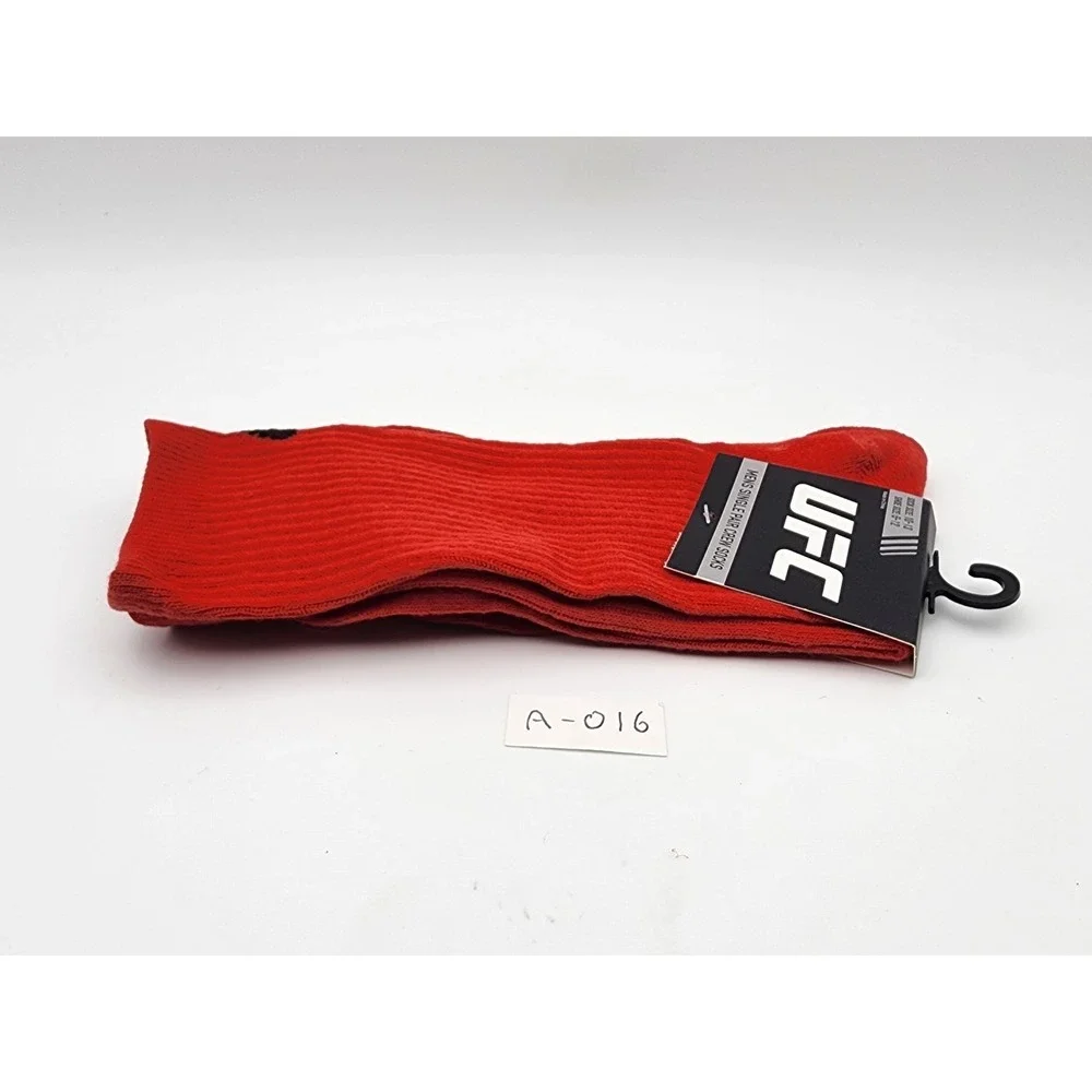 UFC Adult Mens Size 6-12 Red Crew Socks 1 PAIR‎ NEW